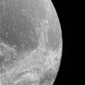 Dione, la luna de los acantilados de hielo