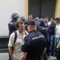 Desalojados concejales de PCSSP (Por Cádiz Sí Se Puede) al intentar paralizar un desahucio