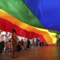 Madrid izará por primera vez la bandera arco iris durante el Orgullo, que recordará a Zerolo