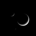 Cassini capta un anochecer de tres lunas