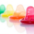 Jóvenes crean condón que cambia de color al contacto con enfermedades de transmisión sexual
