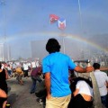 La policía de Turquía disuelve el desfile del orgullo con cañones de agua, y crean accidentalmente un arco iris [ENG]