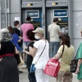 El Gobierno griego decide prorrogar el corralito bancario
