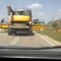 Detenido el conductor de la cosechadora tumbaseñales en la región tras un video viral