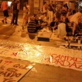 Grupo de nazis ataca #AcampadaMordaza al grito de “Arriba España” y lanzan objetos ante la pasividad policial