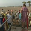 Cullera aumenta el número de policías en las playas para controlar la 'lucha de sombrillas'