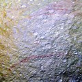 ¿Qué son las misteriosas rayas rojas de Tetis?