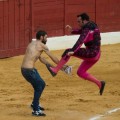 Toreros agreden brutalmente a antitaurinos en la plaza de toros de Marbella