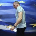 Varoufakis acusa a Syriza de "traicionar" al pueblo griego y se desmarca de Tsipras