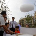 Hombre en China vende nubes falsas  y se saca su buen dinerillo con ello. (eng)