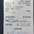 Clientes dejan un 'LOL' como propina por una cuenta de 112 dólares