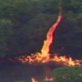 3 millones de litros de bourbon ardiendo sobre la superficie de un lago [eng]