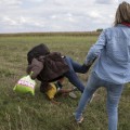 Petra Laszlo pide finalmente disculpas por poner la zancadilla a los refugiados (Húngaro)