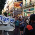 Decenas de manifestantes suspenden el paseo de Rajoy en Reus al grito de 'Independència'
