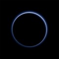New Horizons descubre cielos azules y hielo de agua en Plutón (ING)