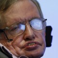 Stephen Hawking dice que deberíamos tener miedo del capitalismo, no de los robots [EN]