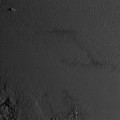Nuevas imágenes de Plutón. Agujeros producidos por sublimación del hielo en superficie