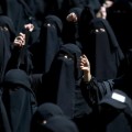 Un consejo islámico permite a las mujeres mostrar la cara y prohíbe desheredar a los travestis