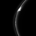 "Jet" y "gajos" en el anillo F de Saturno fotografiados por la sonda Cassini el 15 de marzo 2015