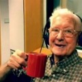 La emotiva historia de un anciano que llamó a la radio porque se sentía solo y acabó en el estudio
