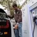 Enchufados al coche eléctrico: "La gente no compra estos vehículos por desconocimiento"