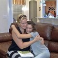 Detienen a una niña de 14 años en Florida por abrazar a una compañera de clase [ENG]