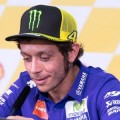 Rossi llorando por lo que no ha podido ganar en la pista