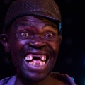 Critican un concurso de feos en Zimbabue por premiar al más "bonito"
