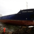 Un marino ruso se bebe medio litro de ron y estrella un barco de 7.000 toneladas contra la costa escocesa