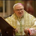 Arzobispo italiano desea la muerte del Papa