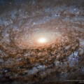 En el centro de la galaxia espiral NGC 3521 [eng]