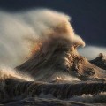Un fotógrafo captura la olas en el lago Erie como montañas líquidas