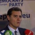 Rivera asegura en Bruselas que no permitirá ningún gobierno con Podemos