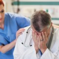 La mitad de los médicos europeos llora de impotencia y compasión en su trabajo