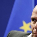 Varufakis vuelve a desafiar a la troika