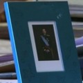 El Abogado del Estado denuncia que el retrato del rey en Torredembarra tiene el tamaño de una foto de carné |