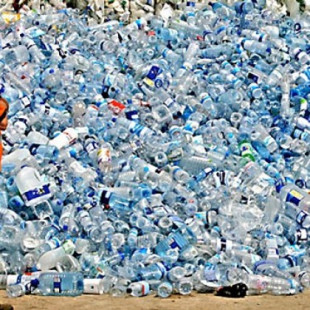 San Francisco prohibe el uso de botellas de plástico