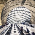 Prohibir caminar por las escaleras mecánicas puede acelerar el paso en el metro de Londres