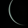 Una visita al reino de las lunas oscuras del séptimo planeta (30 años del sobrevuelo de Urano por la Voyager 2)