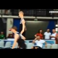 El joven más alto de Europa (15 años, 2,30 m.) jugando al baloncesto