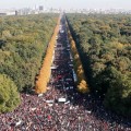 Angela Merkel sorprendida por protesta masiva en contra del TTIP en Berlín