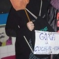 Identificada por la Policía una gijonesa disfrazada de titiritera y con el cartel "Gora la cuchufl-ETA"