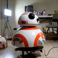 Un adolescente construye un robot BB-8 con materiales comunes [ENG]