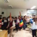 Piden prisión para tres estudiantes que protestaron en clase contra la homofobia de un profesor de la USC