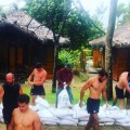 La selección española de rugby 7 ayuda a un hotel de Fiyi a luchar contra el ciclón Winston [ENG]