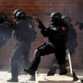 Paliza en comisaría: tres policías se enfrentan a dos años de cárcel por apalear a un hombre