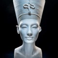 Dos artistas copian el busto de Nefertiti tras colarse en el Neues Museum y comparten en código libre su diseño en 3-D
