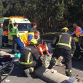 Un muerto y ocho heridos al atropellar un conductor a un pelotón ciclista en Pontevedra