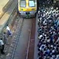 Subirse a un tren en la India, un acto de puro heroísmo