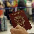 Cuba controla el sistema de pasaportes en Venezuela, según los Papeles de Panamá